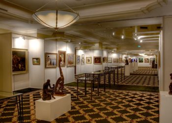 Exponate valoroase în prima expoziţie Artmark la Ploieşti