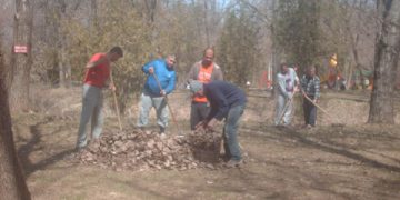 Detinutii penitenciarului Ploiesti igienizeaza Gradina Zoologica