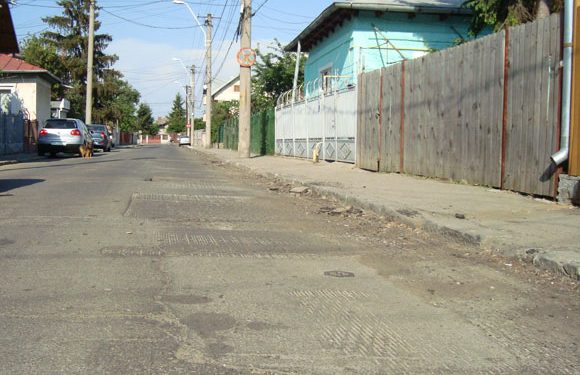 Atentie APA NOVA si Directie Tehnica: Str. Alexandru Lapusneanu: “ Daca voi nu ma vreti asfaltata, eu ma vreau!”