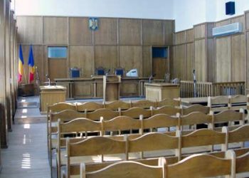 Pentru mass-media//Atentie se inchid usile pentru presa. Urmeaza statia CSM, peronul pe partea stanga