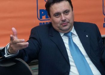 Volosevici transforma angajatii Rosal in agenti electorali amenitandu-i ca-si vor pierde locurile de munca daca nu iese el primar