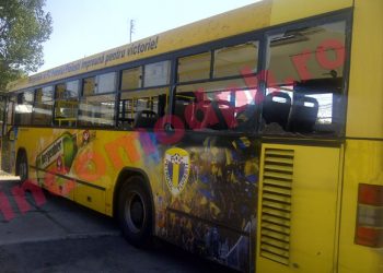 Patru autobuze din cele sase puse la dispozitia galeriei Rapidului au fost devastate. Cine plateste paguba?