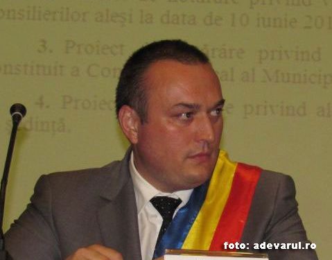 Dupa doua luni, Badescu n-a facut nicio conferinta de presa. Legea spune ca e obligat sa faca macar una pe luna