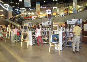 Targ urban de carte in Mall Shopping Center!