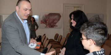 O femeie vrea sa intre in greva foamei la Ploiesti, iar Badescu o intarzie si ii muta locul solicitat