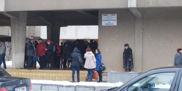 Ploiestenii s-au grabit sa-si ridice banii de alegeri