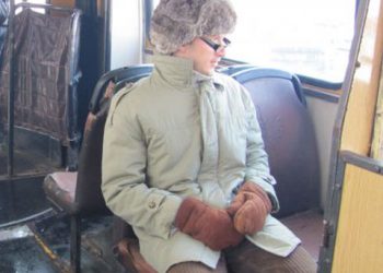 Ploiestenii circula in custi de gheata