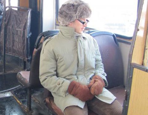 Ploiestenii circula in custi de gheata