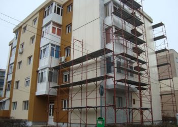Lucrari de mantuiala la anveloparea blocurilor din Ploiesti