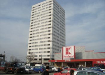 Faimosul turn din Pisa are un concurent la Ploiesti