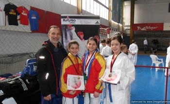 Rezultate substantiale pentru karatistii ploiesteni la CUPA DOJO
