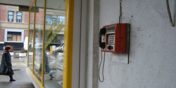 Telefoanele publice din Ploiesti au devenit “piese de muzeu”