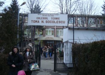 Un profesor de la Colegiul Tehnic Toma N Socolescu este acuzat de elevi ca le cere spaga   ( video)