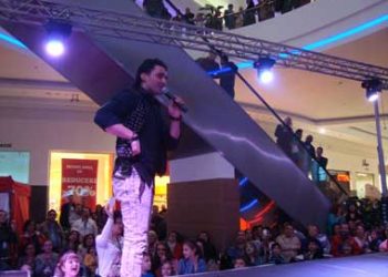 Pepe a facut furori printre femeile aflate la shopping in City Mall