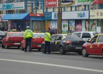 Razie printre taxiuri