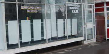 Cu un simplu e-mail ajungi coleg de partid cu  Vadim Tudor