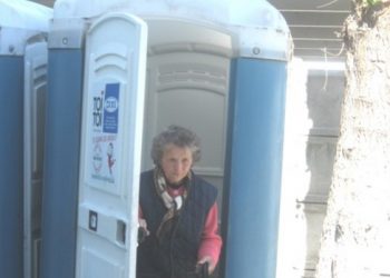 Parvane, nici la wc-uri nu mai e loc de tine!