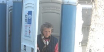 Parvane, nici la wc-uri nu mai e loc de tine!