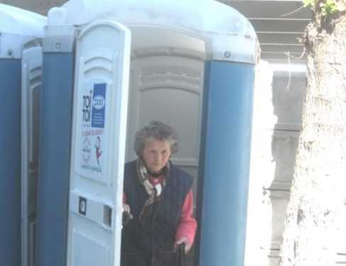 Parvane, nici la wc-uri nu mai e loc de tine!