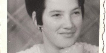 Ajutati-ne sa o gasim pe femeia din imagine. O cheama Diana Sirbu si o cauta de peste 40 de ani prietena ei din Valea Tiomocului