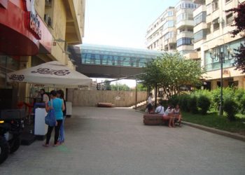 Constructia ilegala a pasarelei de la Omnia da in …gropi