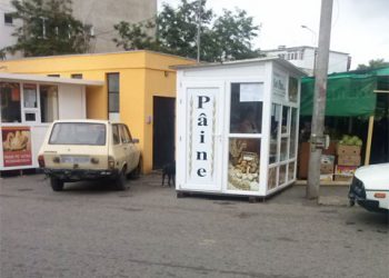 La Sot Pan, painea se vinde langa…WC