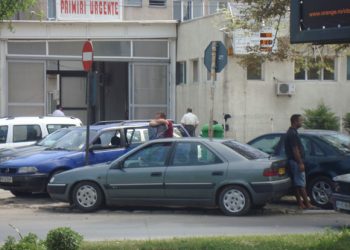 Parcarea de la Spitalul Judetean ocupata abuziv de catre cursantii autohtoni