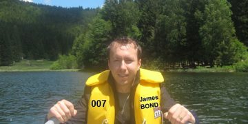 Practici politienesti. Intimidare// Politistul Bogdan Apostu cheama pe cineva la politie, dupa ce a facut ancheta praf. Cica pentru informatii de interes national