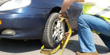 Utile// Primaria a majorat tarifele pentru blocare si ridicare masini
