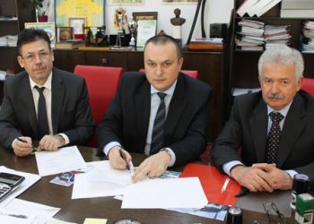 Dupa doi ani// Delta ACM e in tot si toate. Badescu a semnat contractul de executie lucrari pentru ,odernizarea liniei de tramvai