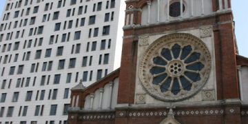 Două Universităţi din Bucureşti implicate în tergiversarea desfiinţării Cathedral Plaza