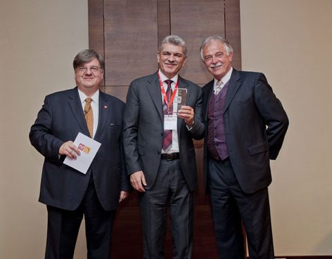 La 10 ani de la prima convorbire prin numărul 112, Serviciul de Telecomunicaţii Speciale a primit Premiul european pentru cea mai bună reformă în Sistemul Naţional Unic pentru Apeluri de Urgenţă