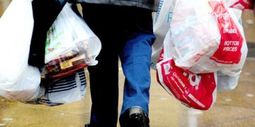 PE: măsuri împotriva pungilor de plastic poluante