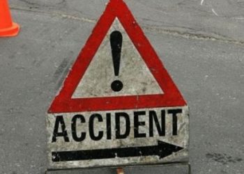 Sangeru// O femeie a murit dupa ce a fost lovita de o tabla cazuta dintr-o masina ce transporta fier vechi. Vinovatii ar fi fugit cu cadavrul