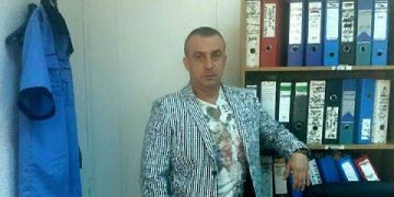 In atentia primarului// De ce nu semneaza Adrian Vaida raspunsurile pe Legea 544/2001 si de ce Cezar Stoichiciu intra in Politia Locala ca la el acasa, daca este suspendat?
