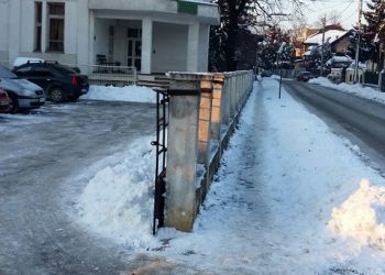 De la cititori// Exemplu negativ de spirit cetatenesc in curatarea trotuarelor tocmai la Garnizoana Ploiesti