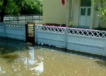 Puchenii Mari// Scoala din localitate este nefrecventabila, domnule primar. Va bagati?