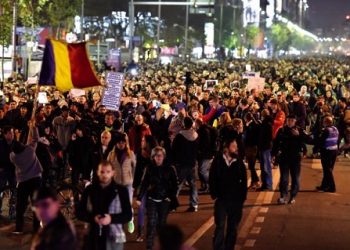 Romania Curata// MOBILIZARE pentru protest: Penalii din Parlament îi scot pe români în stradă