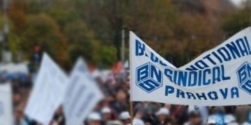 23.10.2017// Nemultumiri sindicale. BNS Prahova picheteaza sediul Prefecturii impotriva masurilor Guvernului