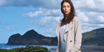 Jacinda Ardern, o lectie de profesionalism si comunicare pentru Viorica Dancila