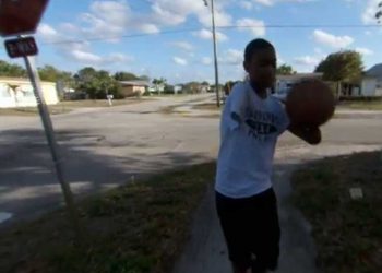 USA// Joaca baschet, nu face pe victima