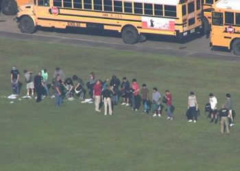 10 elevi uciși după un atac armat la Liceul Santa Fe, Texas