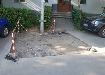 De la cititori// Pe strada Zarandului, se decoperteaza asfaltul unde nu sunt gropi, iar muncitorii cauta umbra(Video)