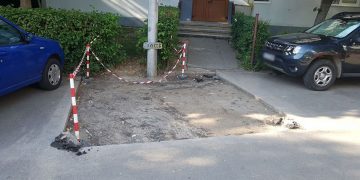 De la cititori// Pe strada Zarandului, se decoperteaza asfaltul unde nu sunt gropi, iar muncitorii cauta umbra(Video)
