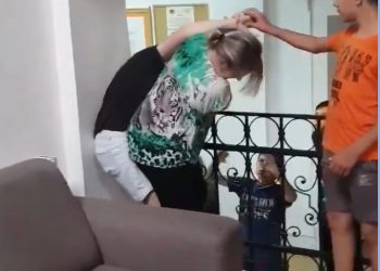 Cluj// Eleva cu deficiente de auz batuta de o matura angajata sa o supravegheze