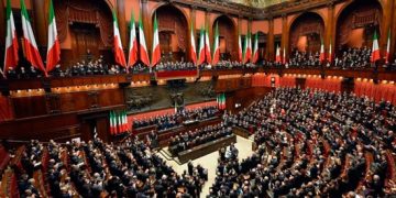 Italienii au adoptat o lege prin care nu mai permite condamnatilor sa ocupe functii publice. La noi cand apare asa ceva?