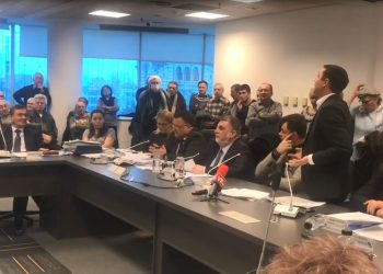 Unde e proba că Veolia a vrut să plece din Ploiești și să lase 120.000 de cetățeni fără apă caldă și căldură, domnule Bogdan Toader? Cererea oficială pentru ea a fost depusă