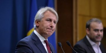 „Cu ce drept amenință Teodorovici, zis și «Propagandistul de la Finanțe», jurnaliștii liberi din TVR?“