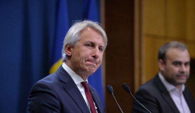 „Cu ce drept amenință Teodorovici, zis și «Propagandistul de la Finanțe», jurnaliștii liberi din TVR?“