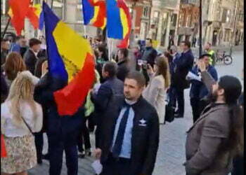 Inedit// Peste 200 de reprezentantii AUR protesteaza la Bruxelles pentru a atrage atentia asupra modului in care sunt tratati romanii si Romania la varful comunitatii europene